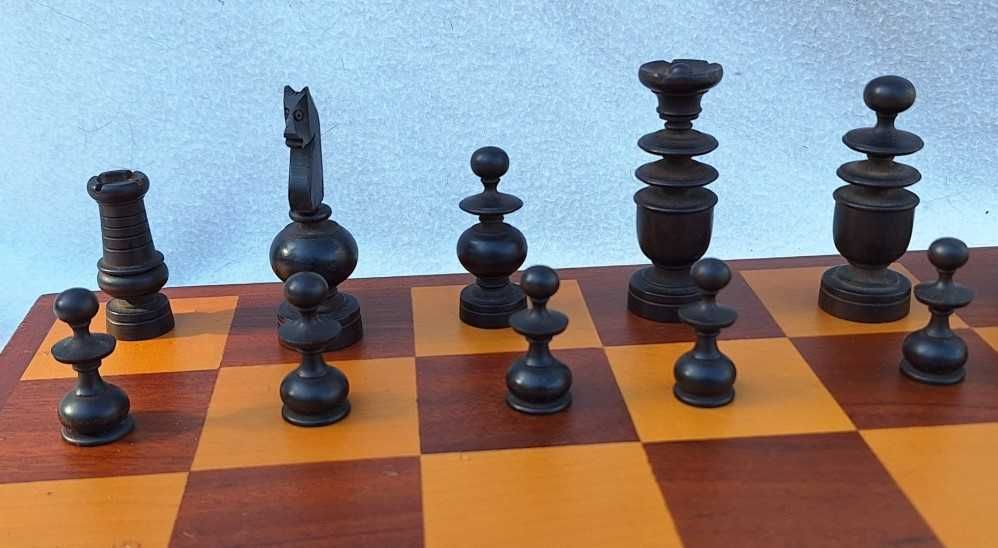 Jogo de Xadrez com quase 100 anos