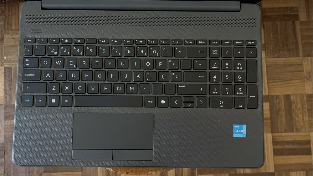 Portátil hp 250 g9