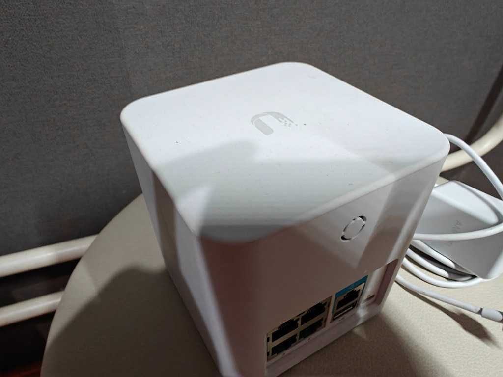 Маршрутизатор Ubiquiti AmpliFi HD Mesh Router (AFi-R)
