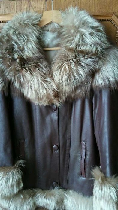 Piękny ocieplany skórzany płaszcz z lisem rozmiar M
