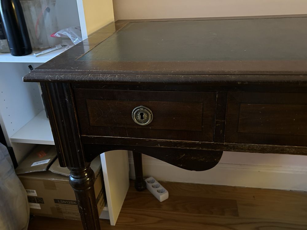 Mesa feita à mão