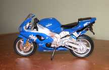 Motocykl model 1:18 Welly Yamaha YZF-R1 1999