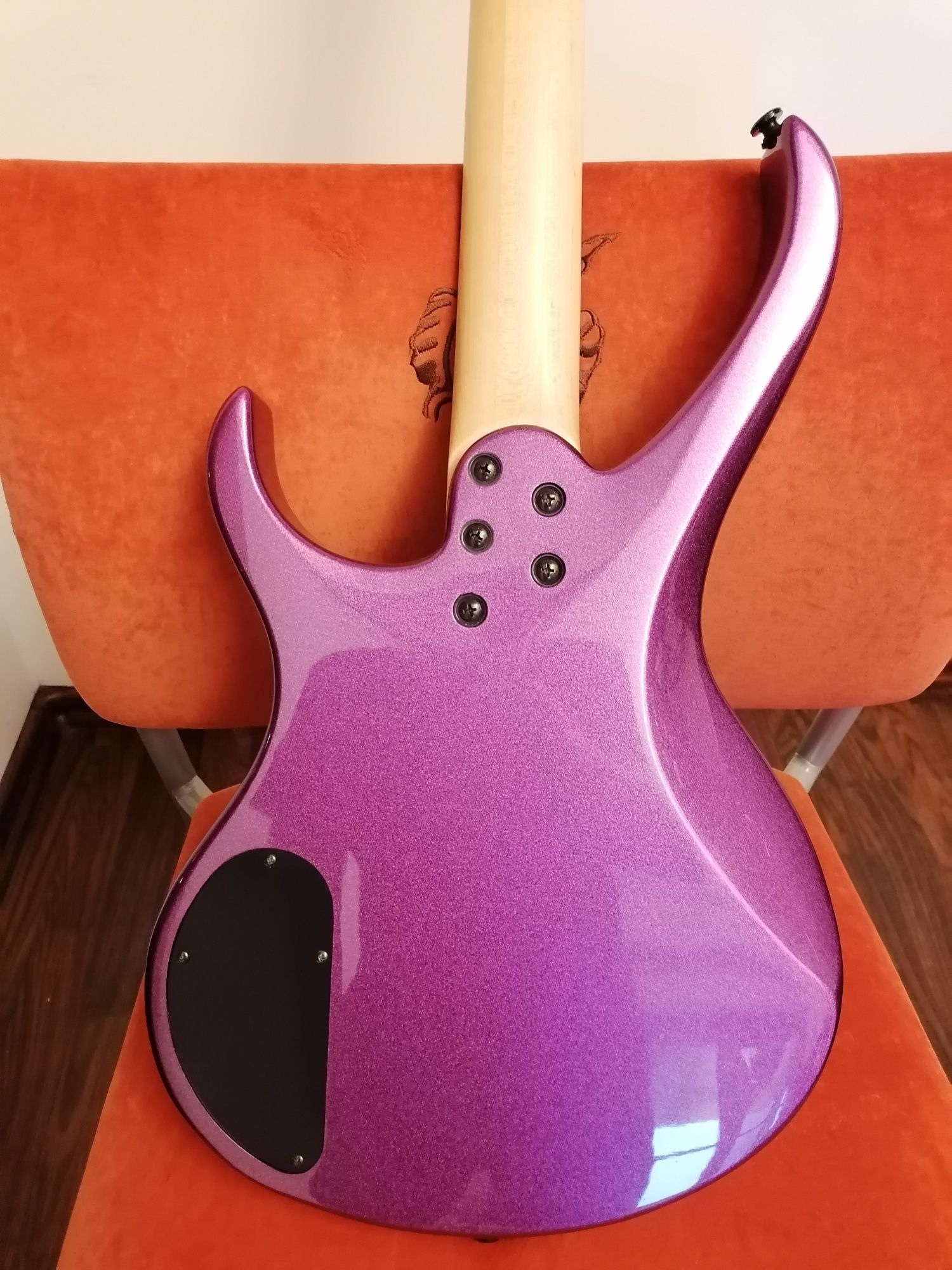Gitara basowa Kramer D1 musicman sound