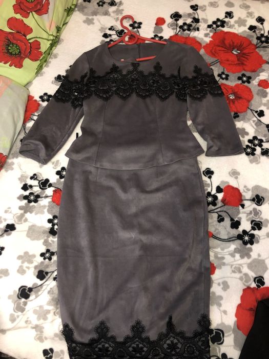 продам гарні нарядні платячка та спіднички