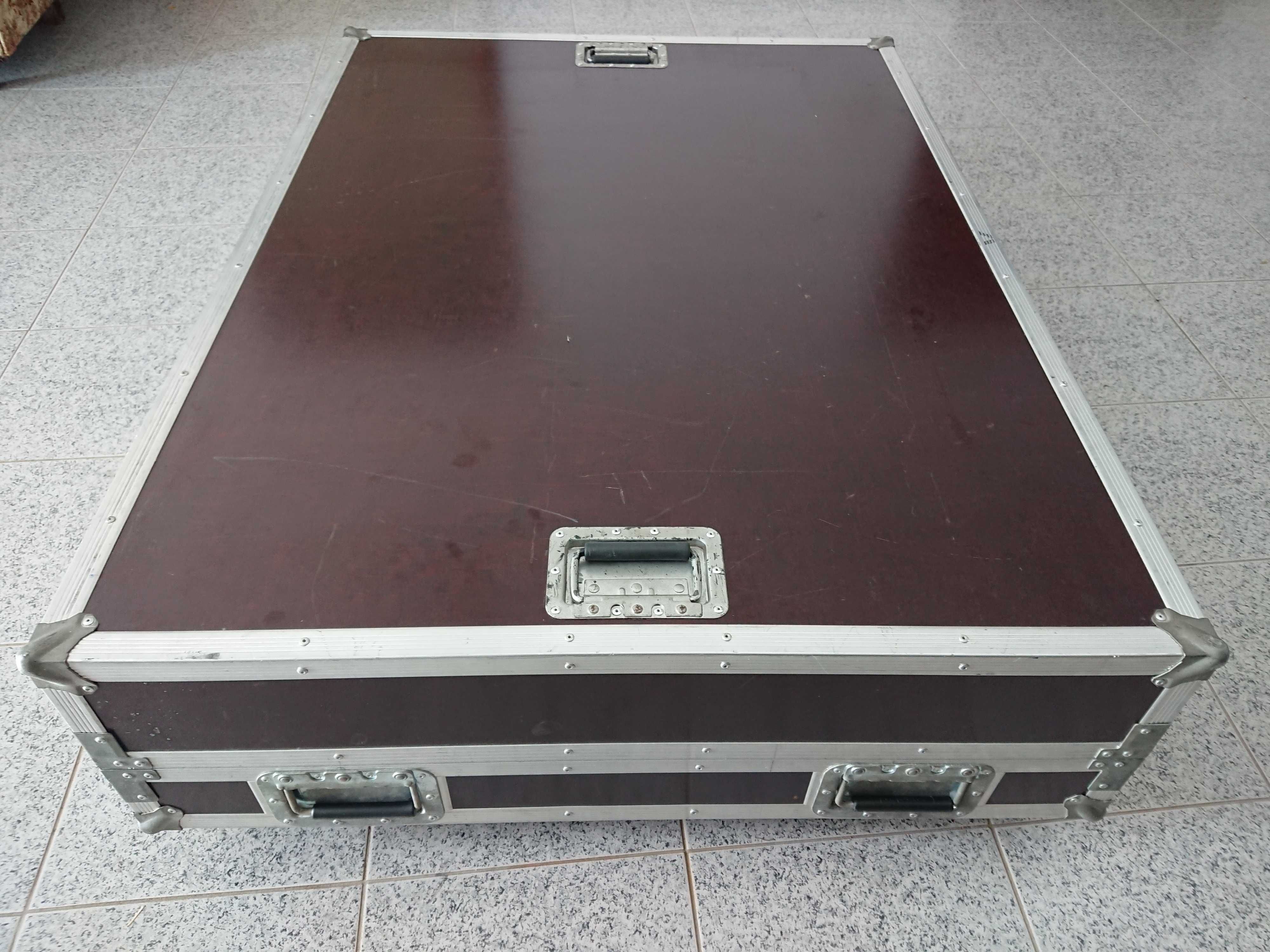 Mesa de som yamaha im8 24 + case