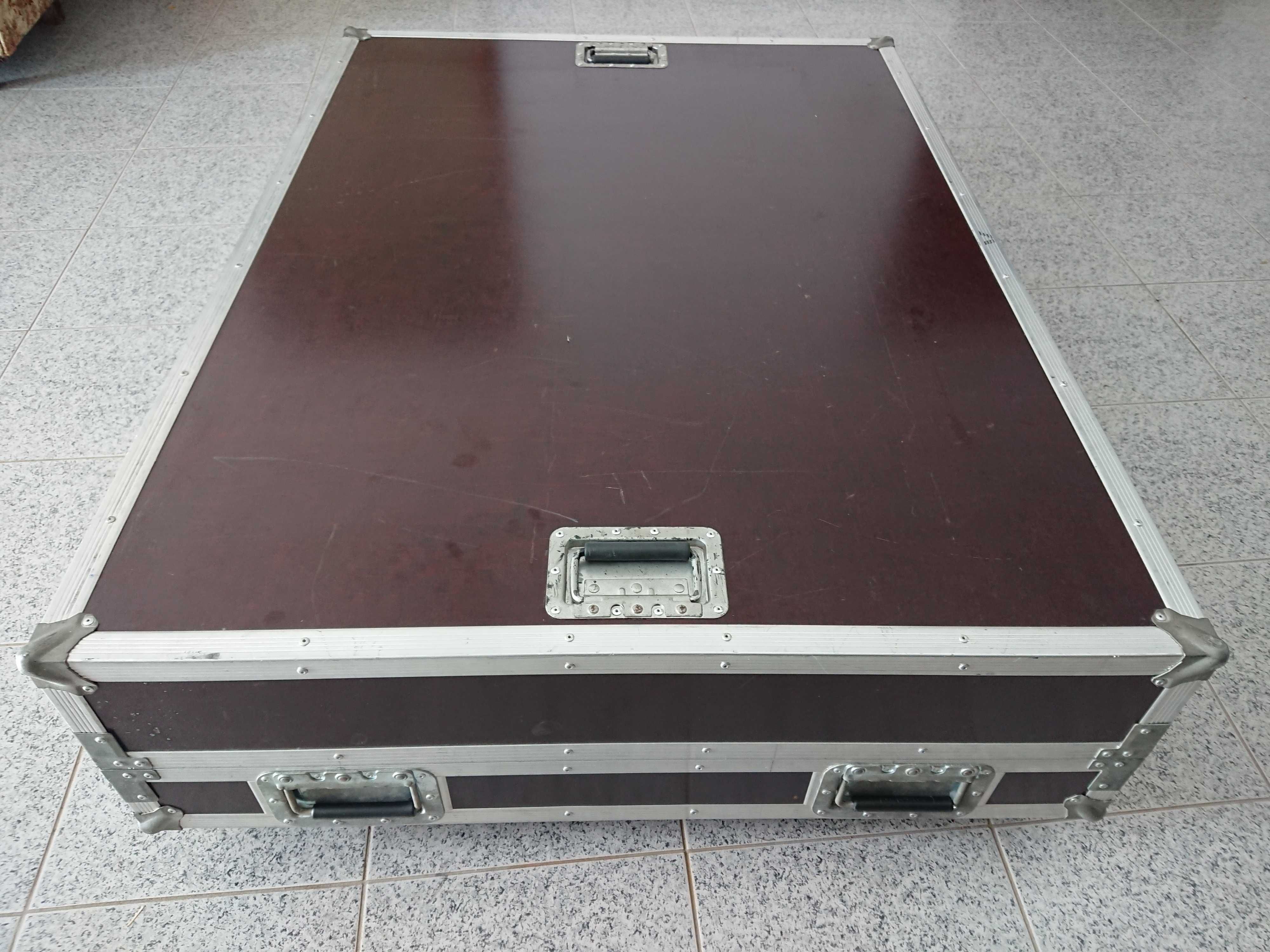 Mesa de som yamaha + case