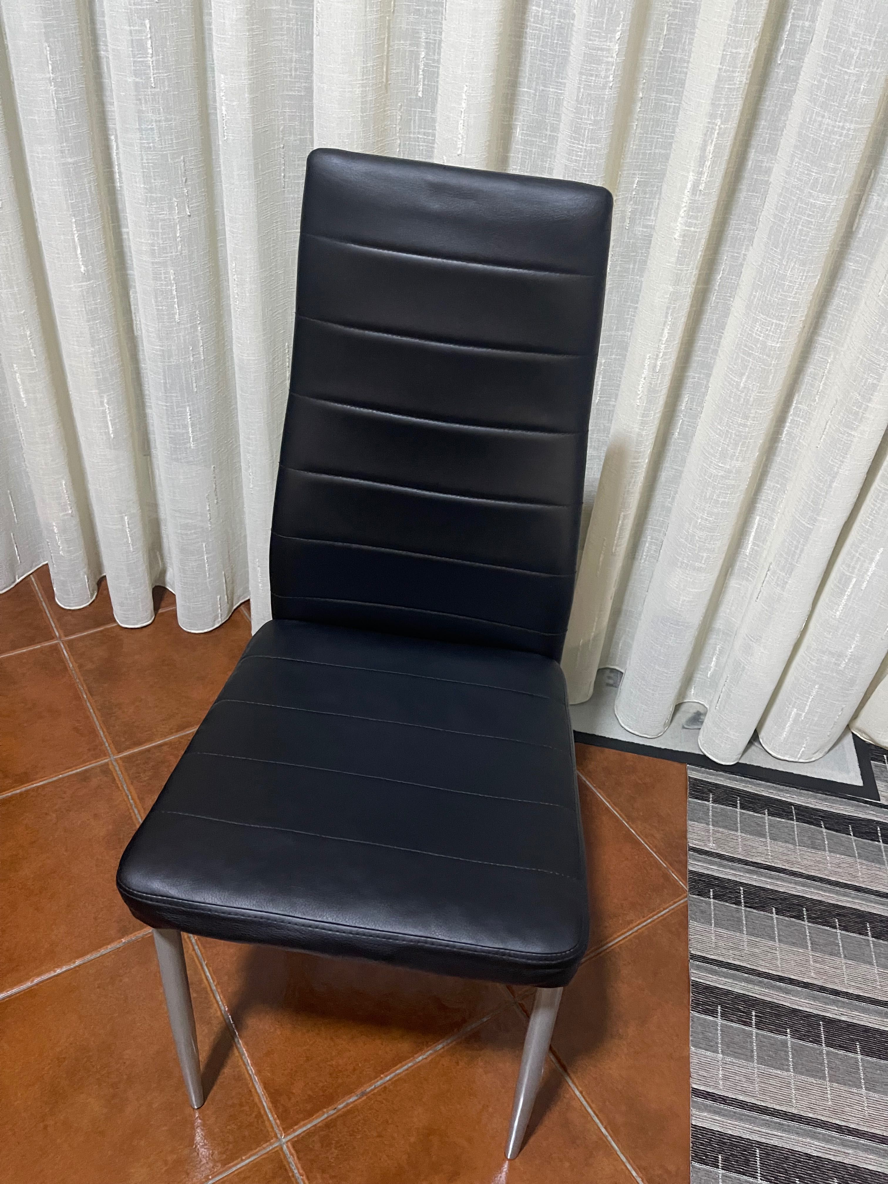 Cadeiras de pele pretas (6)