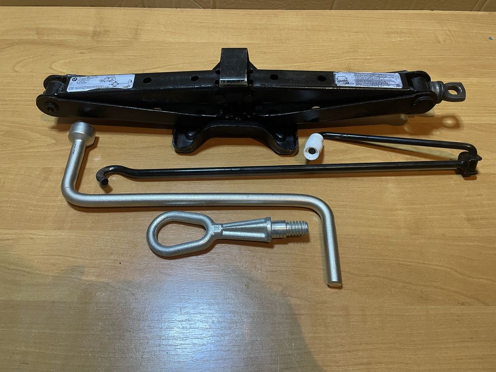Домкрат  Оригінал BMW X-5 E53 E70 F15 X-3
