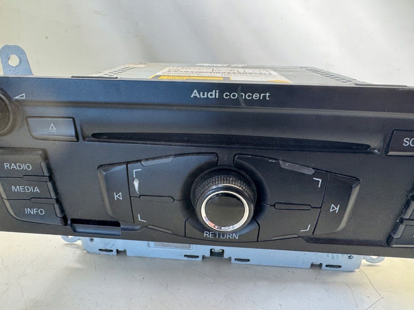 AUDI A4 B8 RADIO CD CONCERT 8T1035186C