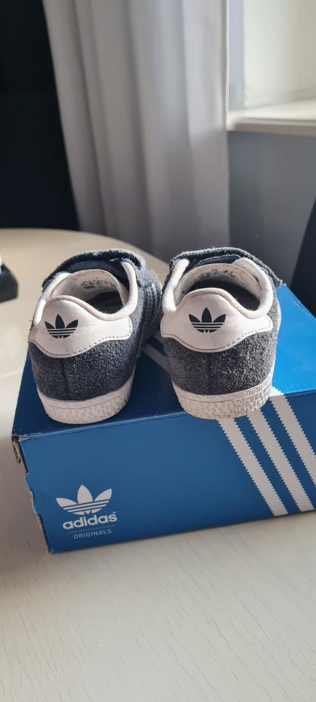 Buty Adidas Gazelle roz.24