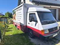 Foodtrack Mercedes Benz 100 z  ladą chłodniczą i lodówką