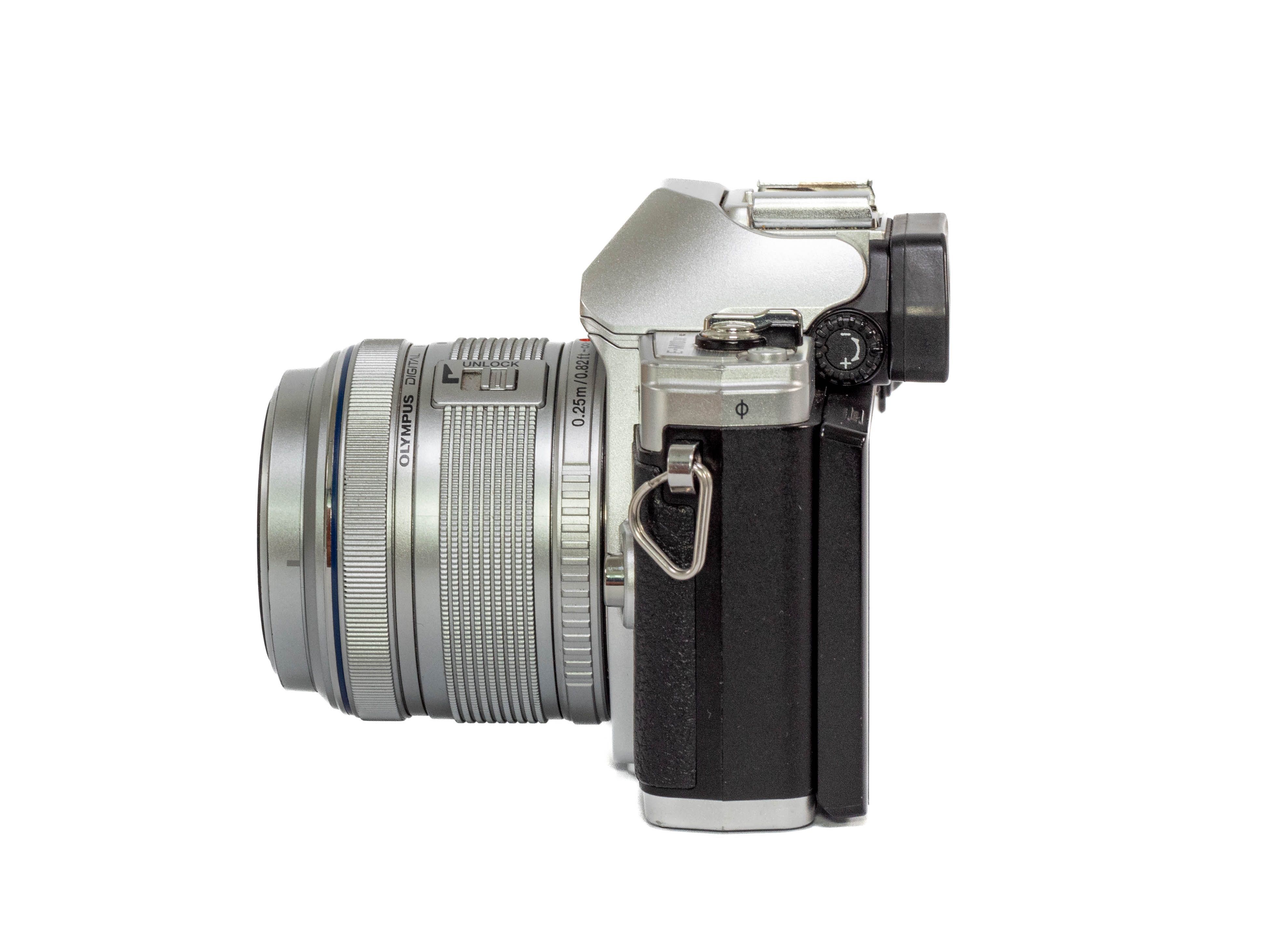 OLYMPUS E-M10 Mark III, Srebrny + Obiektyw M. Zuiko 14-42 mm f/3.5-5.6