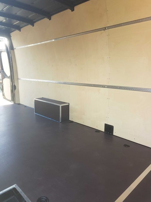 Mercedes Sprinter L4H2 Zabudowy standard ze sklejki do aut dostawczych