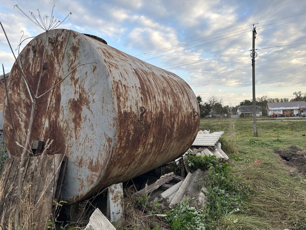 Продам бочку металеву 5кубів