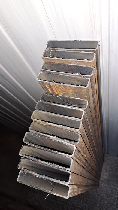 Profile stalowe prostokątne czarna stal 100x20mm 2mm  gr.  157 -164cm