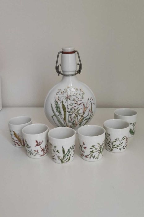 Fürstenberg, porcelanowa piersiówka z kieliszkami