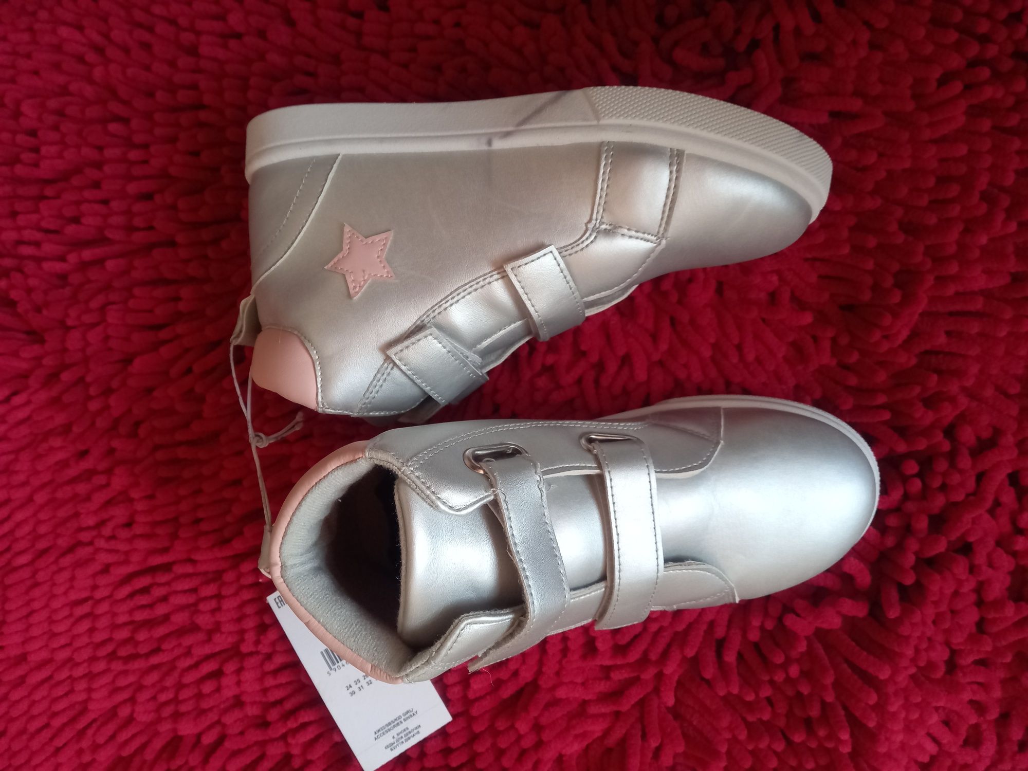 Buty botki za kostkę gwiazdki srebrne roz 34 nowe uszkodzone