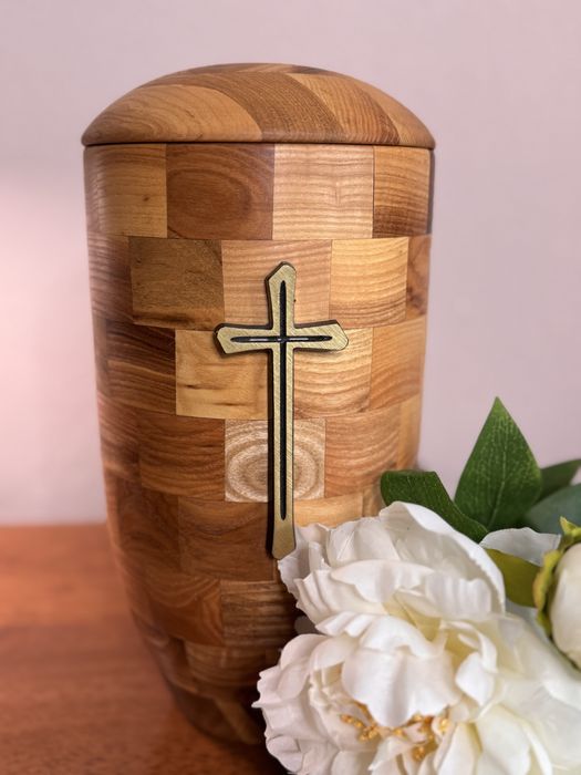 Урна для праху з дерева