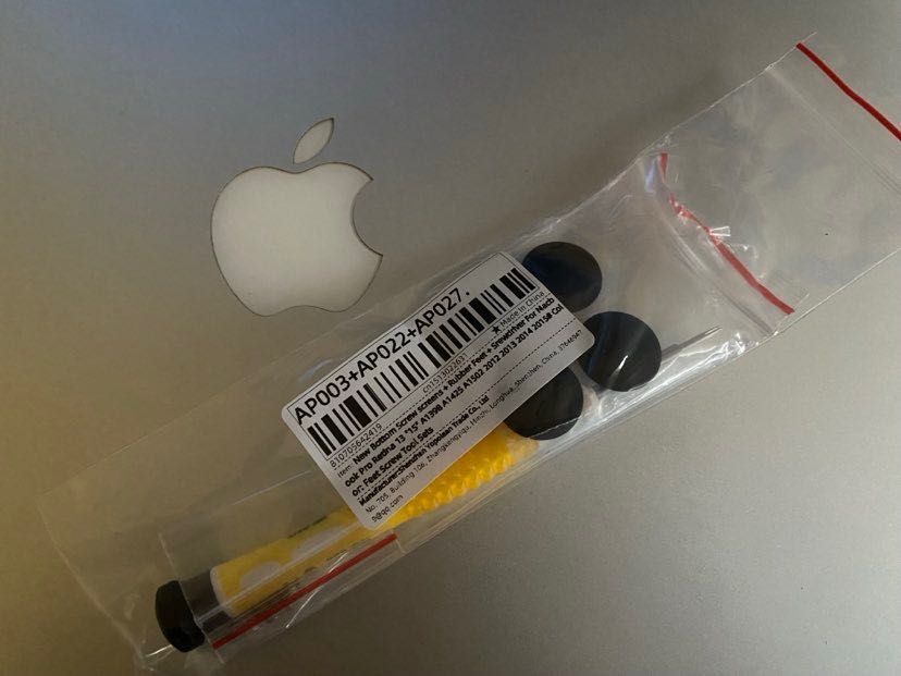 Apple MacBook Retina A1425 A1398 A1502 komplet śrubek gumki śrubokręt