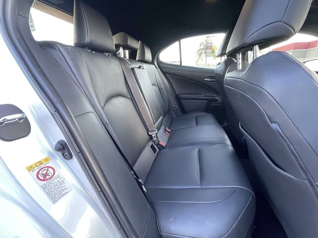 Lexus UX 2019 White