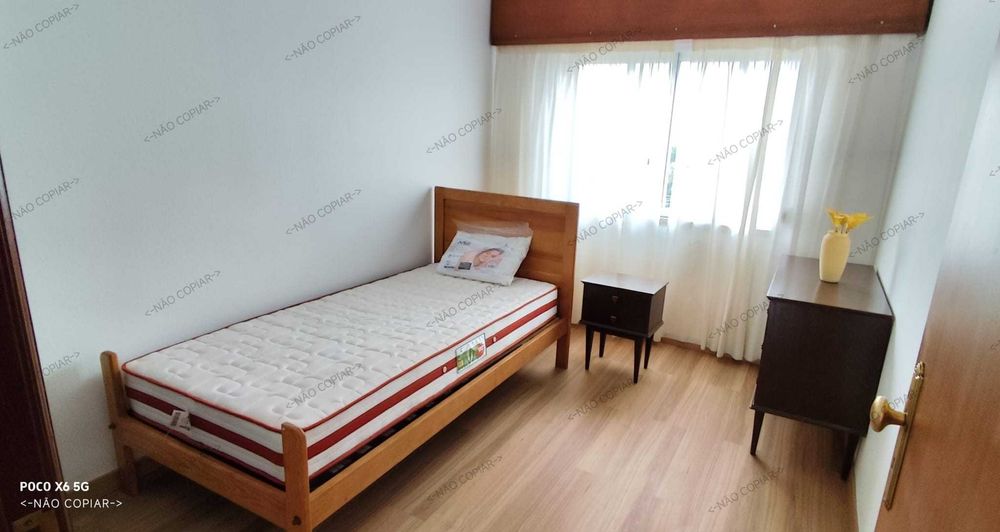 Arrenda-se T2 com sala