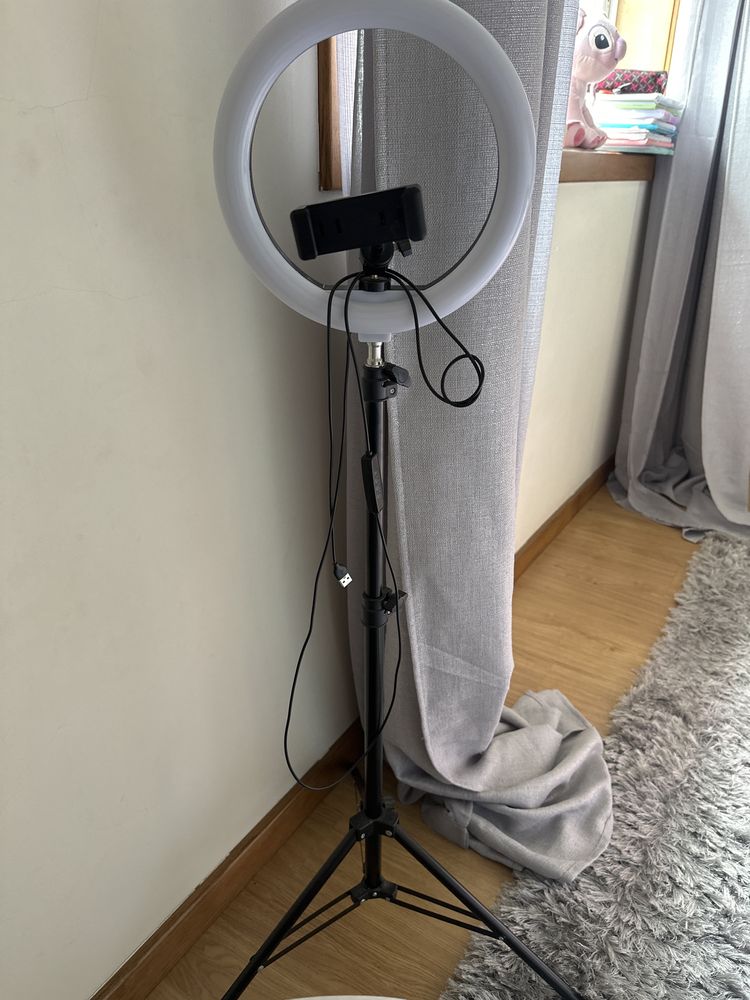 Ring light.