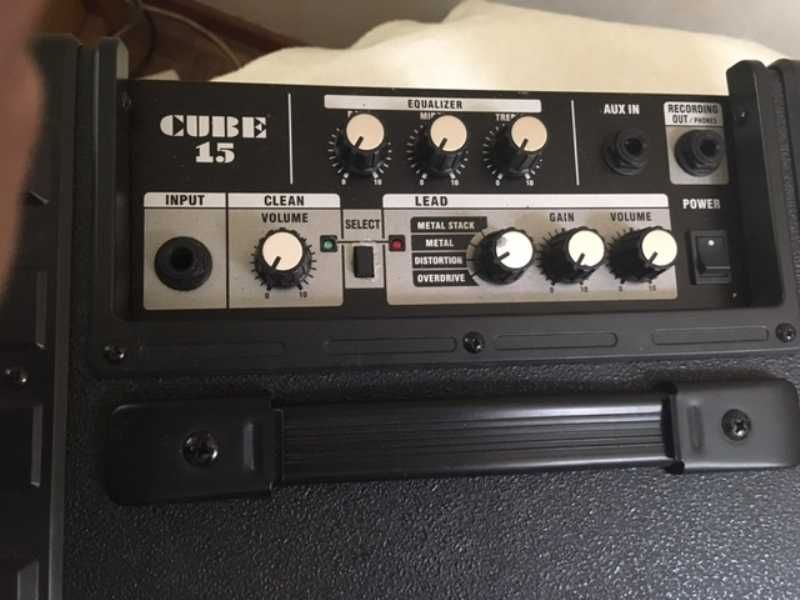 Kit de guitarra completo, de qualidade e em estado novo.