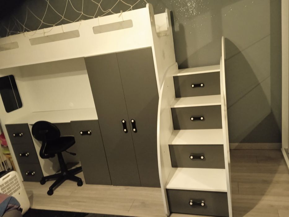 Łóżko piętrowe dziecięce z biurkiem