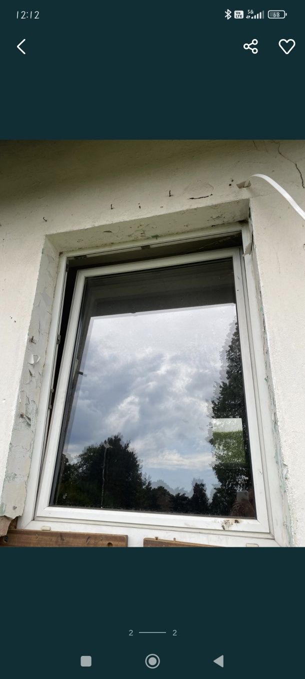 Otwory okienne okna 140x106 plastikowe dwie sztuki, zawiasy lewa str.