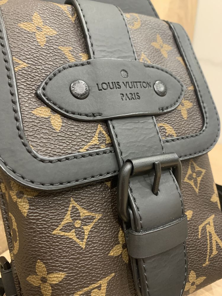 Brązowa Torebka Louis Vuitton z paskiem