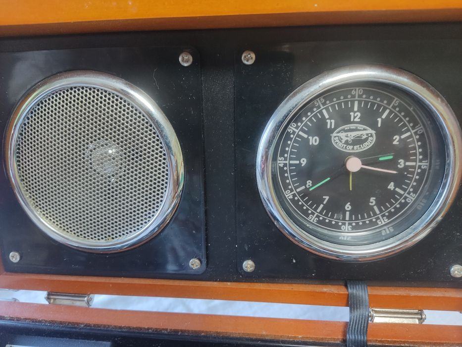 Радіо корабельне,з годинником.