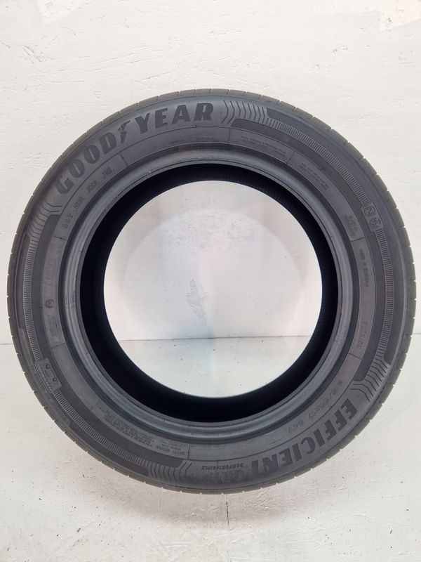Opona Goodyear EfficientGrip Performance 215/55r17/94v