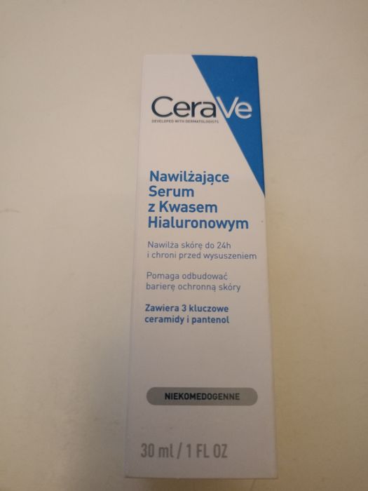 Nawilżając serum z kwasem hialuronowym
