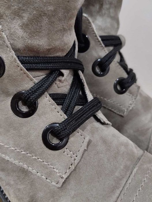 Ботинки замшевые демисезонные фирмы Vitto Rossi 36,5 р., практически н