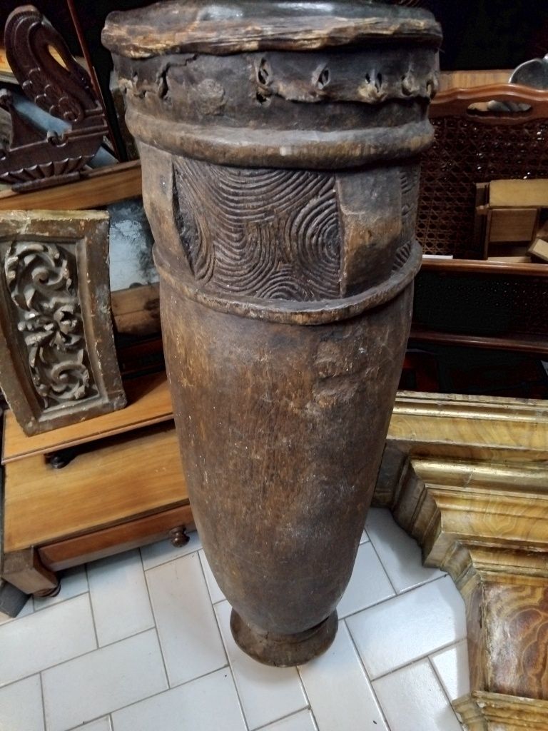 Tambor  antigo  arte africano  com 85cm