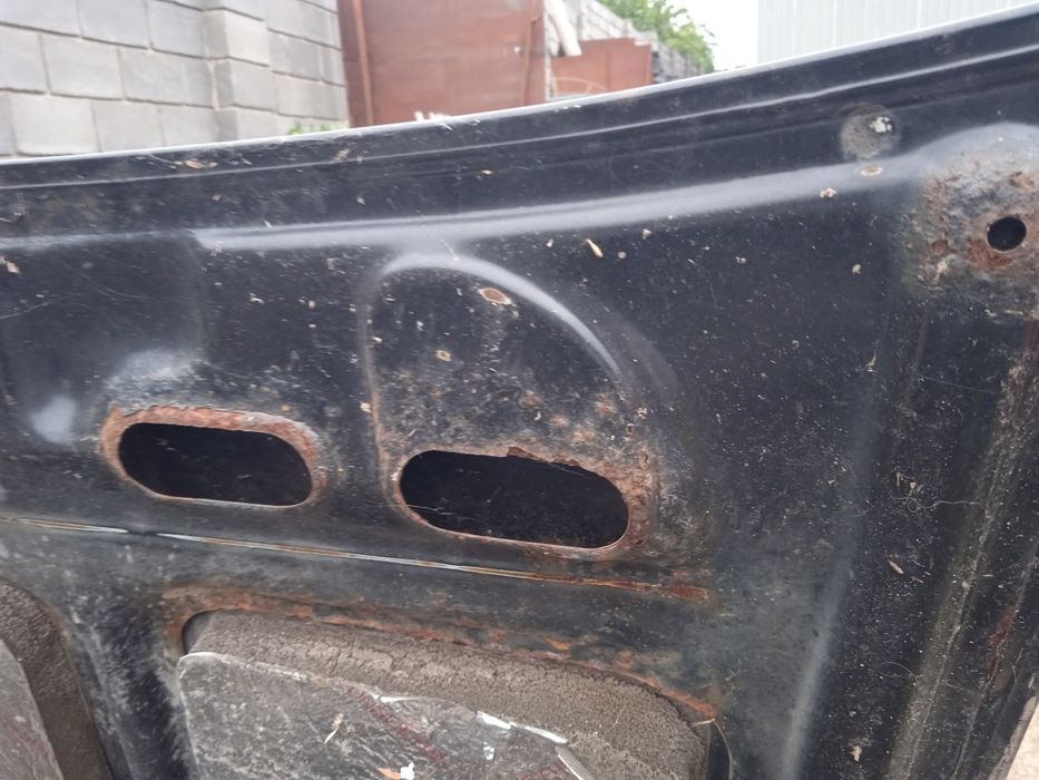 ВАЗ 2107 . Капот оригинал 600 грн.