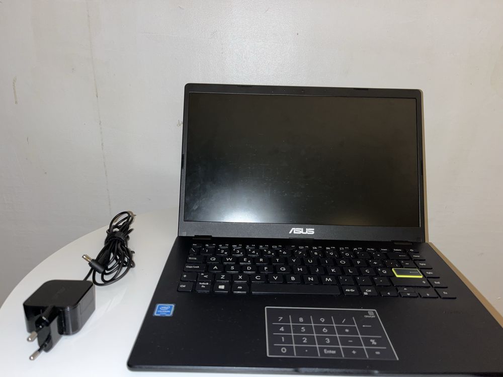 Portátil ASUS E410M