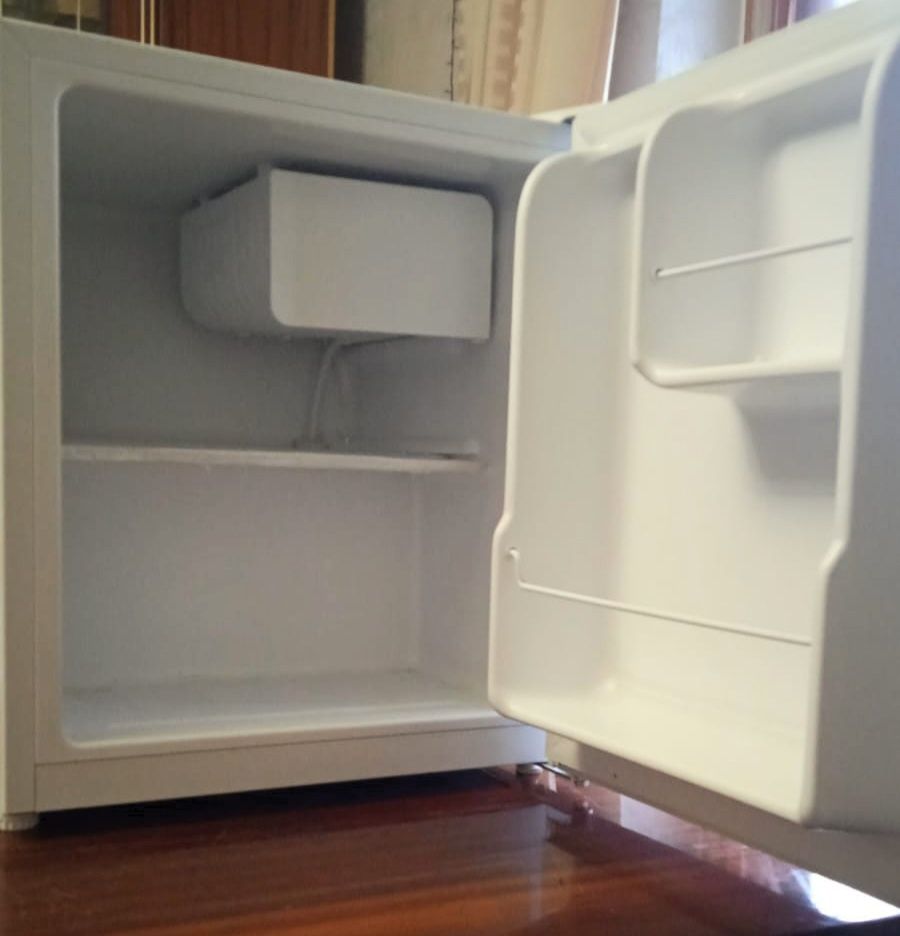 Продам Однокамерный холодильник LIBERTY HR-65 W