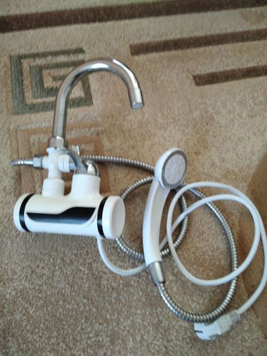 Продається проточний водо нагрівач води стан 9/10