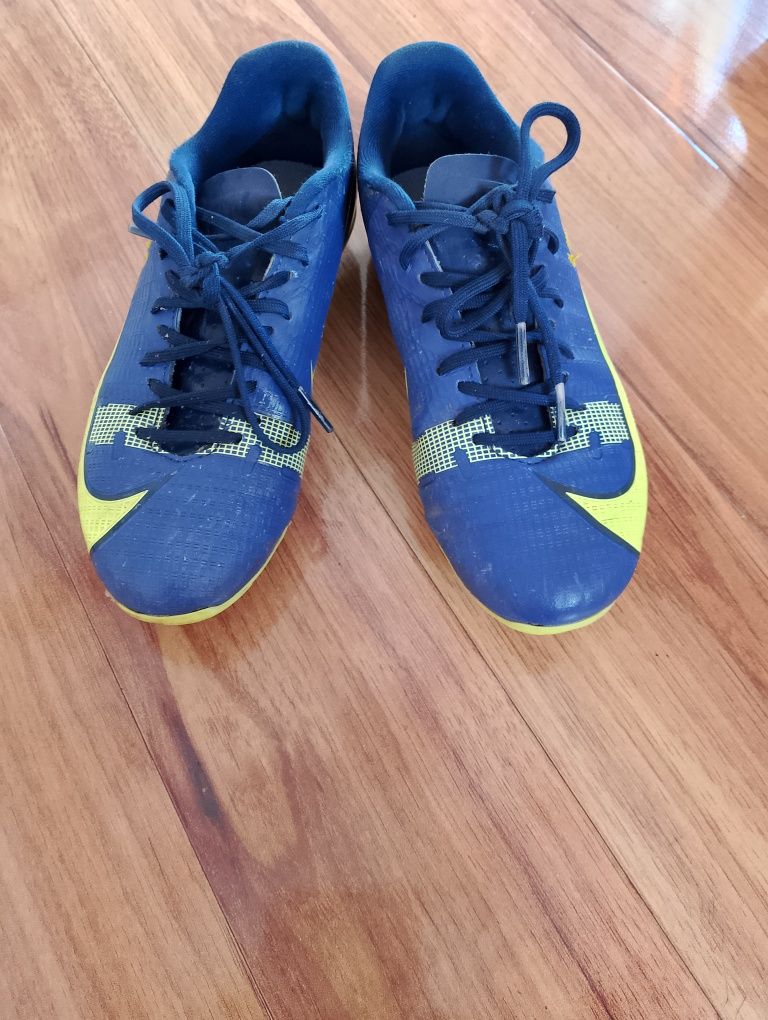 Korki  buty 33,5 Nike