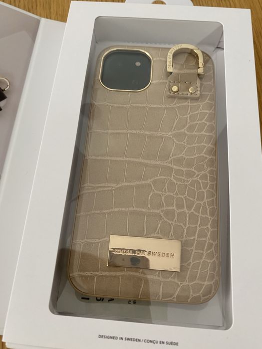 Ideal of Sweden komplet etui iPhone 13 Warm Beige Croco + łańcuszek