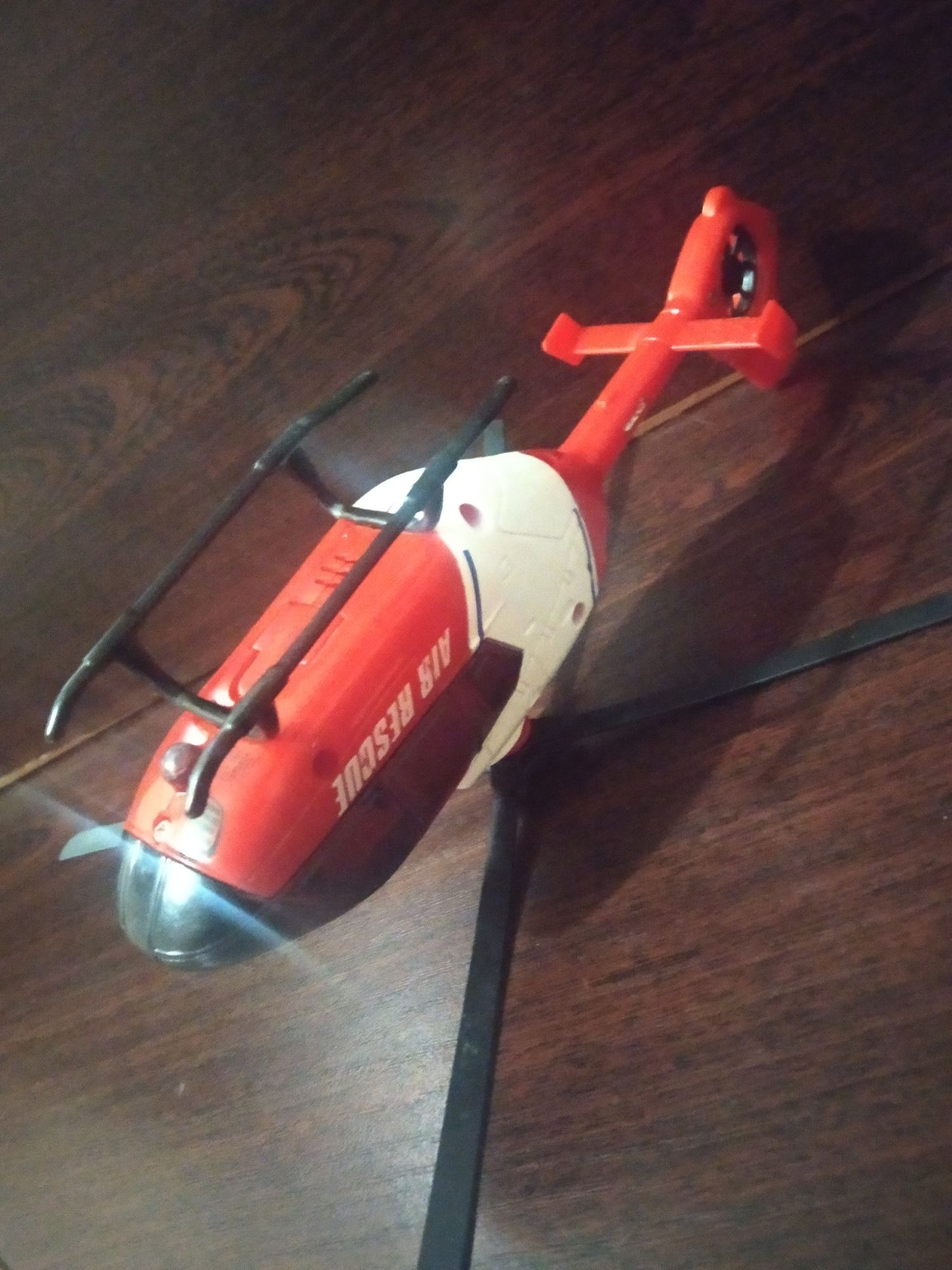 Моделька игрушечный вертолет