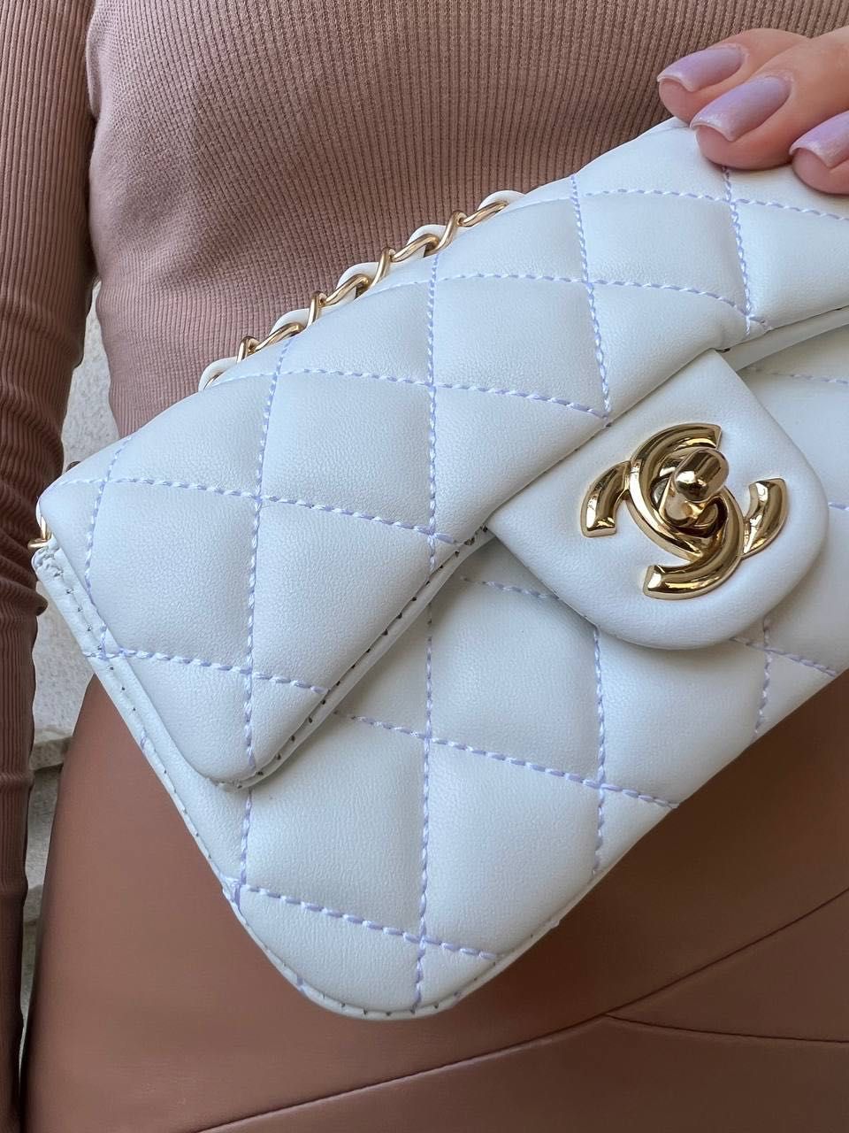 В продажі нова Chanel mini (white)