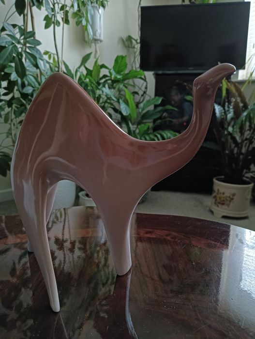Wielbłąd figurka porcelanowa Ćmielów PRL