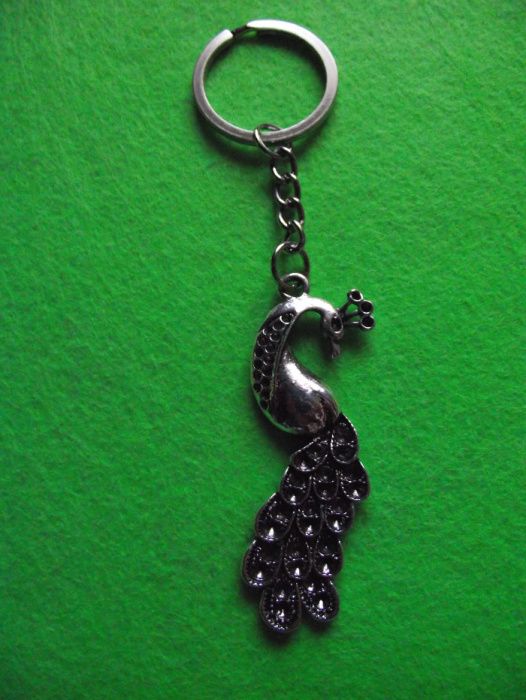 Brelok zawieszka z pięknym pawiem - Hand made by Esmera