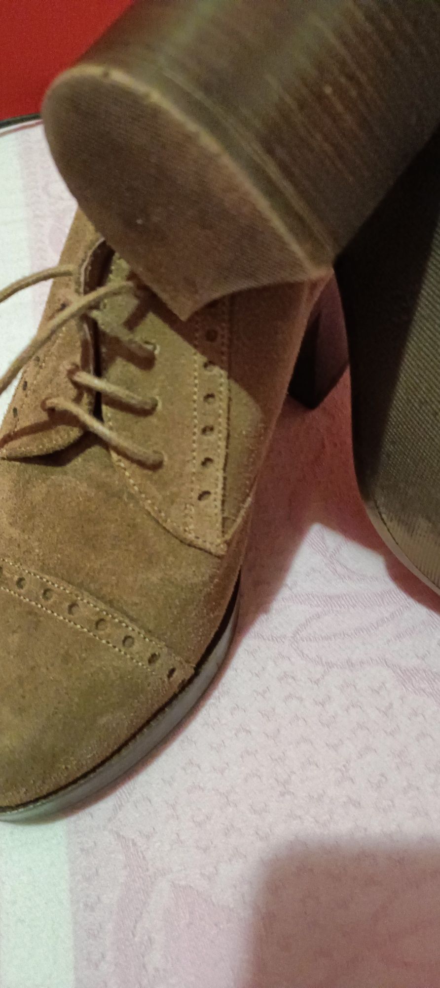 Sapatos de cor camel