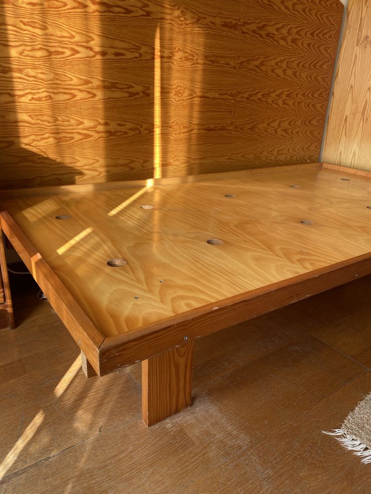 Estrado cama solteiro em madeira