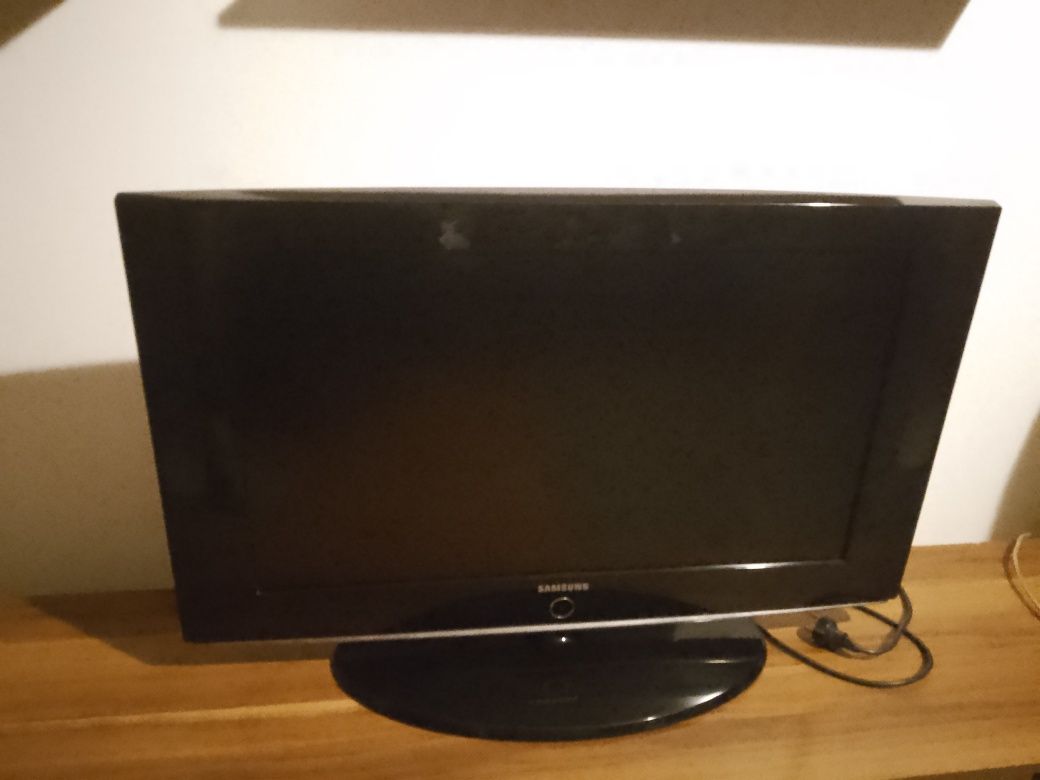 Telewizor Samsung 32 całe