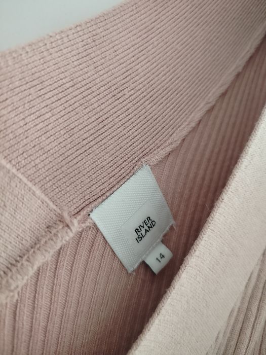 Sweterek z odkrytymi ramionami