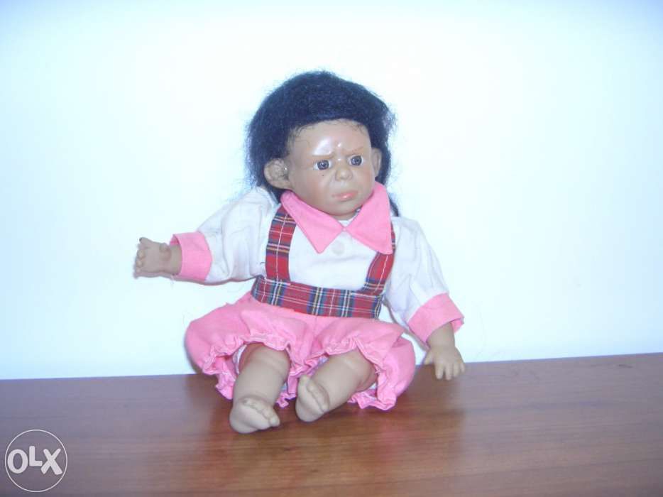 Boneca a fazer beicinho